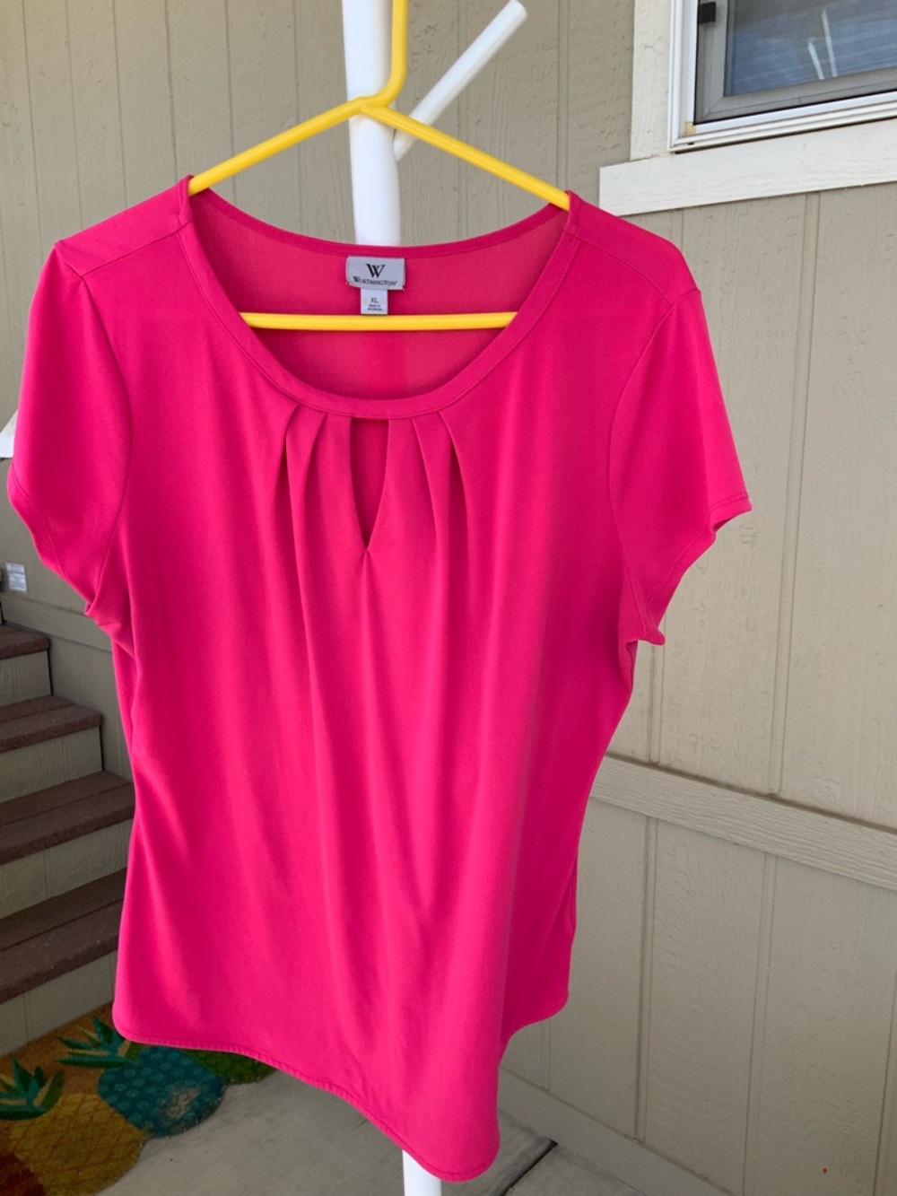 Worthington Hot Pink Short Sleeve Keyhole Pleat Tee
